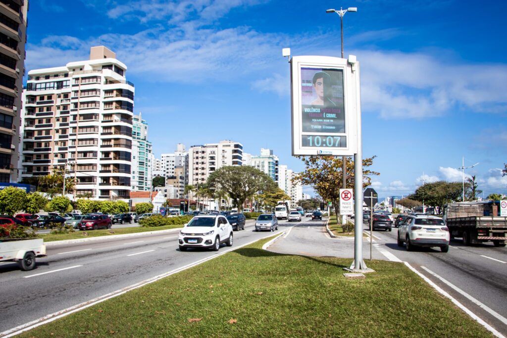 Novo sistema de semáforos da Capital muda travessia na Beira-Mar Norte