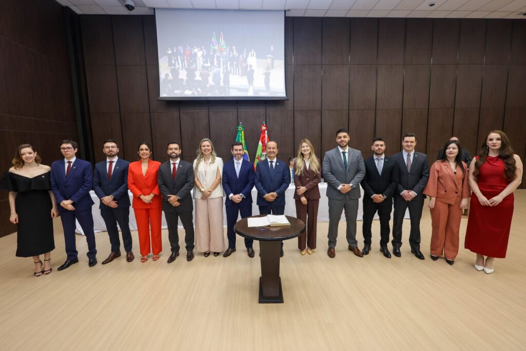 PGE/SC dá posse a 12 novos procuradores e reforça atuação jurídica no Estado