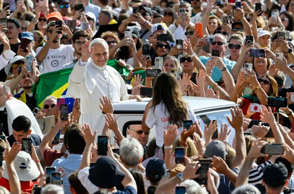 Papa Leão XIV saúda catarinenses de Nova Trento durante audiência no Vaticano