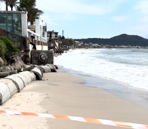 Prefeitura de Florianópolis reforça ações para minimizar danos causados pela maré alta histórica
