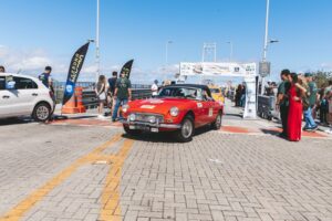 Quarta edição de rally exclusivo reúne amantes de carros antigos em Florianópolis