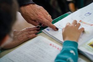 Santa Catarina lança programa inédito de valorização docente com foco em formação, saúde mental e salário
