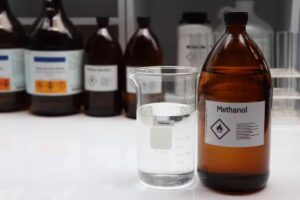 Santa Catarina reforça protocolos de saúde e fiscalização para prevenir intoxicação por metanol
