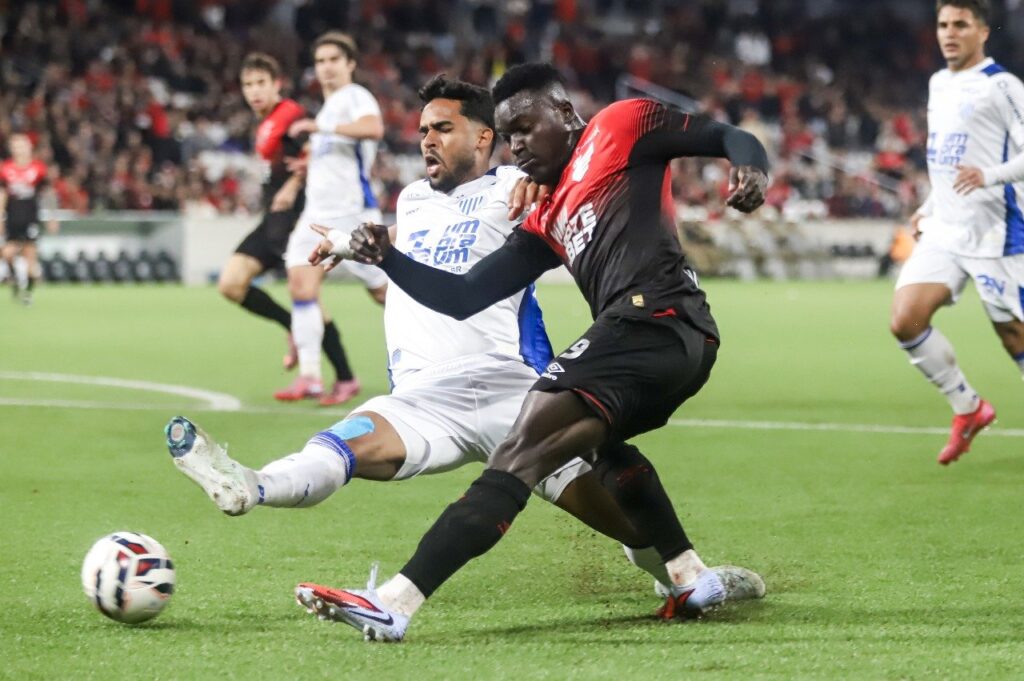 Imagem atual: Avaí empata com Athletico-PR fora de casa e segue no meio da tabela da Série B