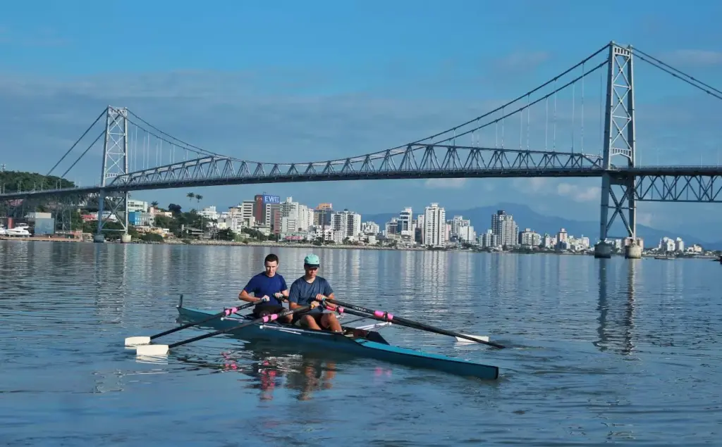 Imagem atual: Florianópolis sedia última etapa do Catarinense de Remo 2025 neste domingo