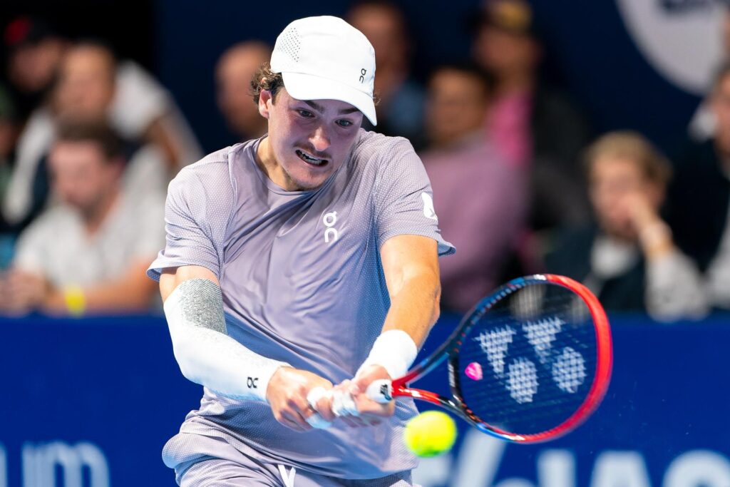 Imagem atual: João Fonseca busca semifinal inédita em torneio de tênis na Suíça