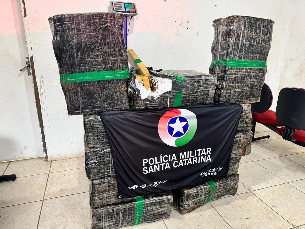 Jovem de 24 anos é preso com quase 300 kg de maconha na Grande Florianópolis