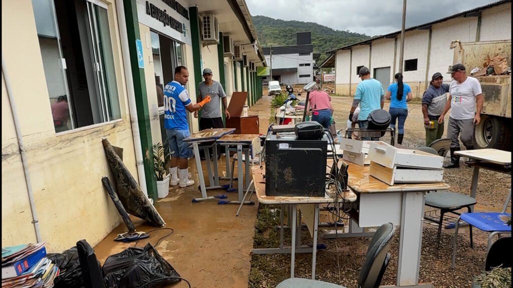 Após estragos por temporais, Governo de SC anuncia ações emergenciais no Vale do Itajaí e Meio-Oeste