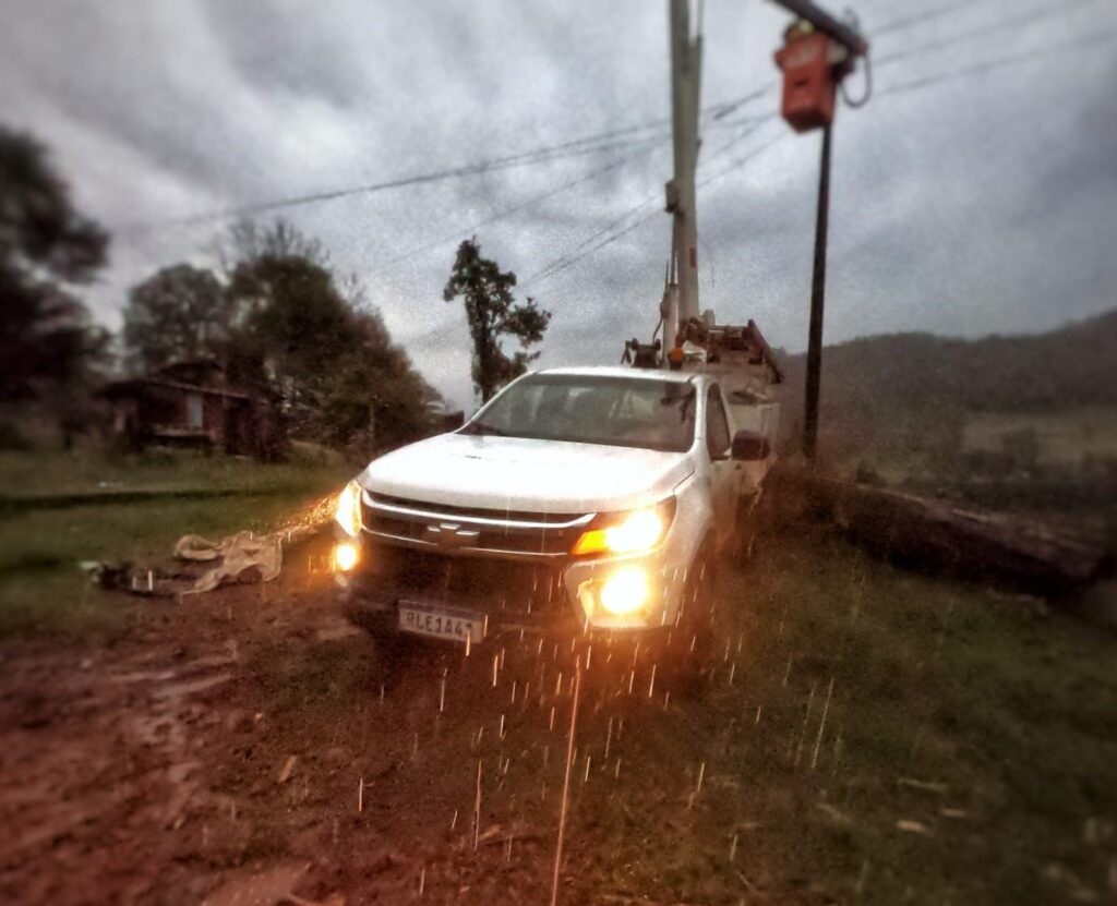 Celesc entra em estado de alerta diante da previsão de tempestades severas em Santa Catarina