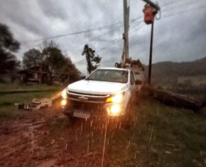 Celesc entra em estado de alerta diante da previsão de tempestades severas em Santa Catarina