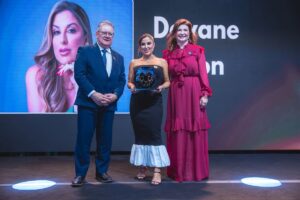 Dayane Titon, da Baly, é eleita Líder Empresarial do Ano pelo Lide SC