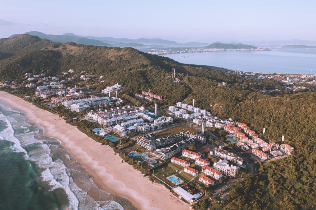 Em parceria com Dimas, Angeloni lança projeto inédito na Praia Brava, em Florianópolis