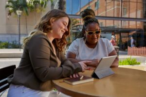 Evento “Elas+ Conexões que Inspiram” promove empreendedorismo feminino e saúde mental em Florianópolis