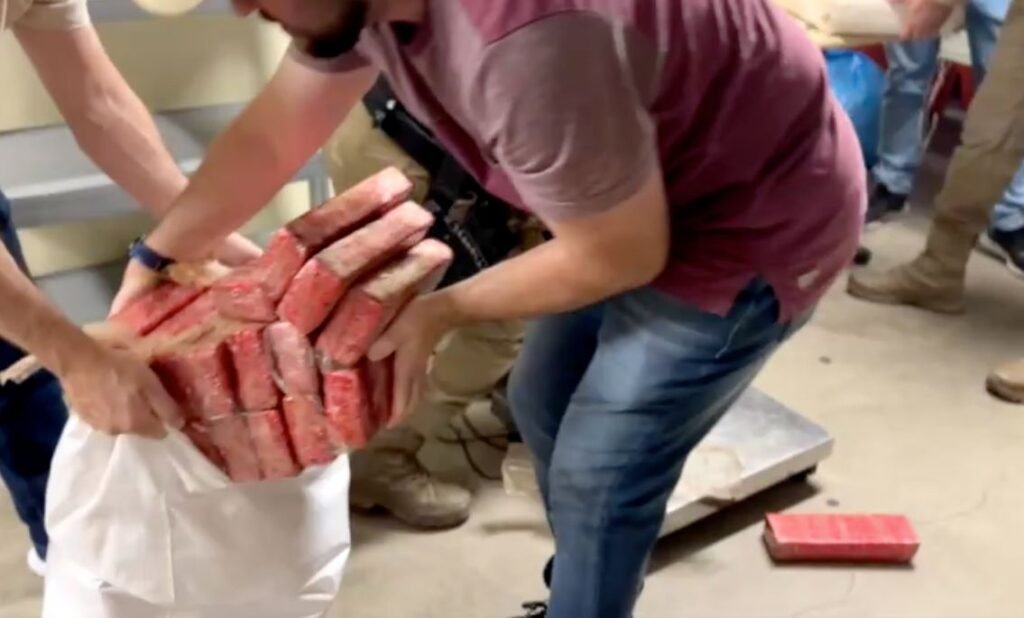 Homem é preso com meia tonelada de maconha durante abordagem policial na Grande Florianópolis