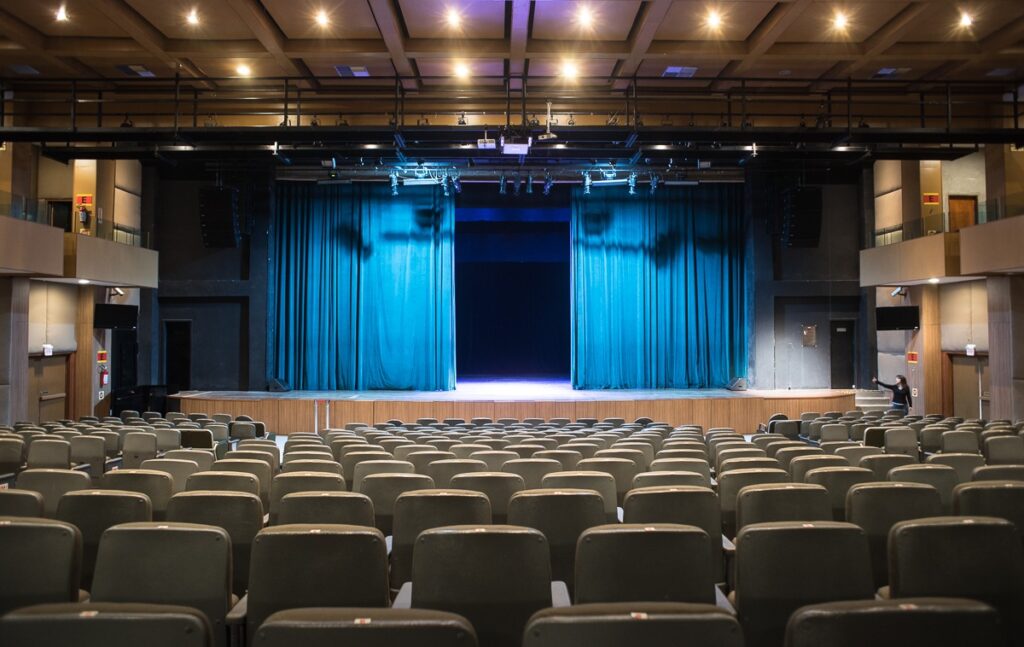 Jorginho Mello inaugura reforma do Teatro Pedro Ivo nesta terça-feira em Florianópolis