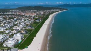 Jurerê Internacional celebra 45 anos com festival gastronômico, música e atrações gratuitas neste domingo