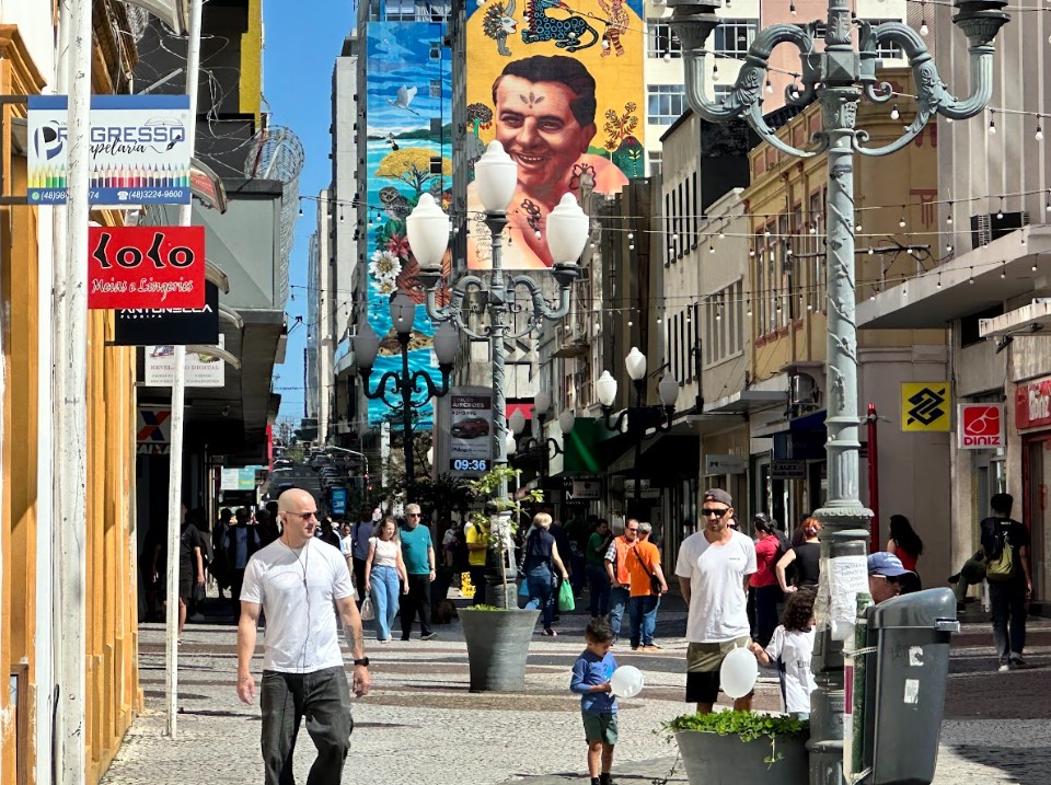 Lojas do Centro de Florianópolis abrem no feriado da Consciência Negra para atender demanda de fim de ano