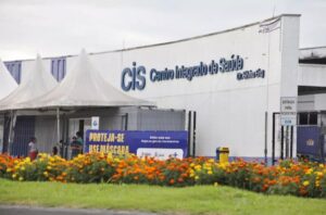 Menino de 7 anos morre em Itajaí após receber alta de unidade de saúde; família denuncia negligência