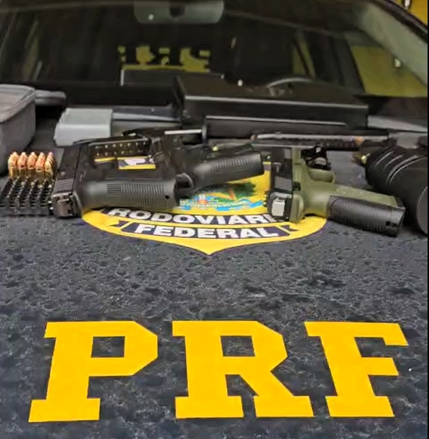 Motorista é preso com três pistolas e mais de 160 munições na BR-101 em Joinville