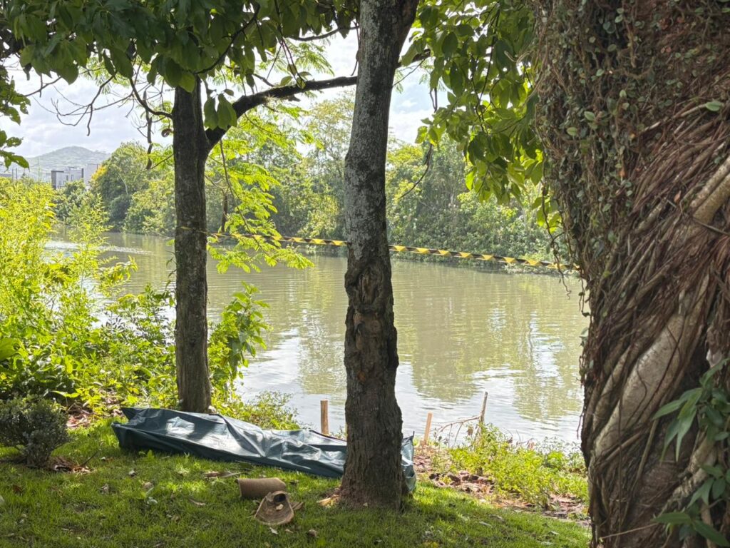 Corpo de homem morto é encontrado boiando no rio Itajaí-Mirim