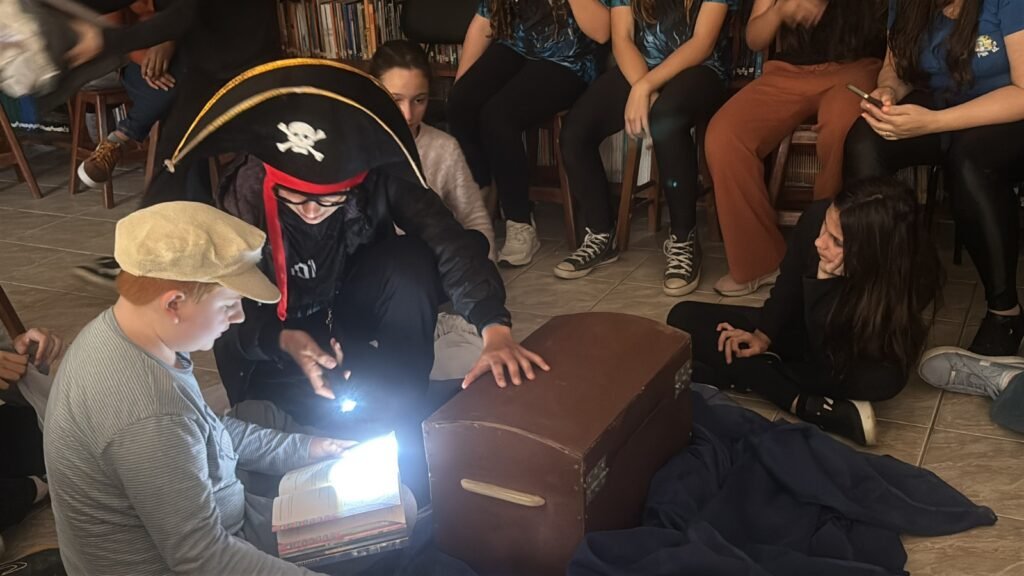 Projeto “Leitura em Jogo!” leva oficinas a escolas da Grande Florianópolis para aproximar crianças e jovens da literatura