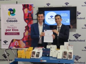 Receita Federal doa 4 mil celulares à Polícia Civil de SC para reforçar programas de proteção à mulher