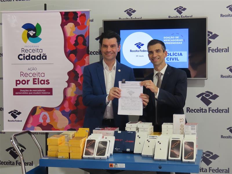 Receita Federal doa 4 mil celulares para a Polícia Civil de SC para reforçar programas de proteção à mulher