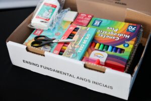 SC vai distribuir kits personalizados de material escolar para todos os alunos da rede estadual até 2026