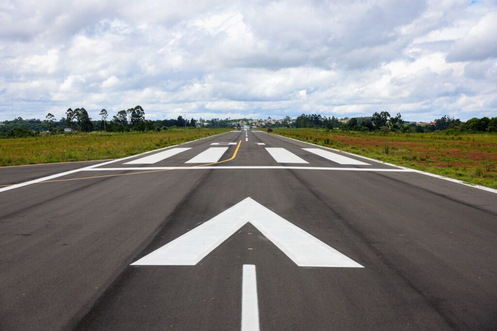 Santa Catarina avança na aviação regional e envia à Alesc projeto do programa VOA + SC