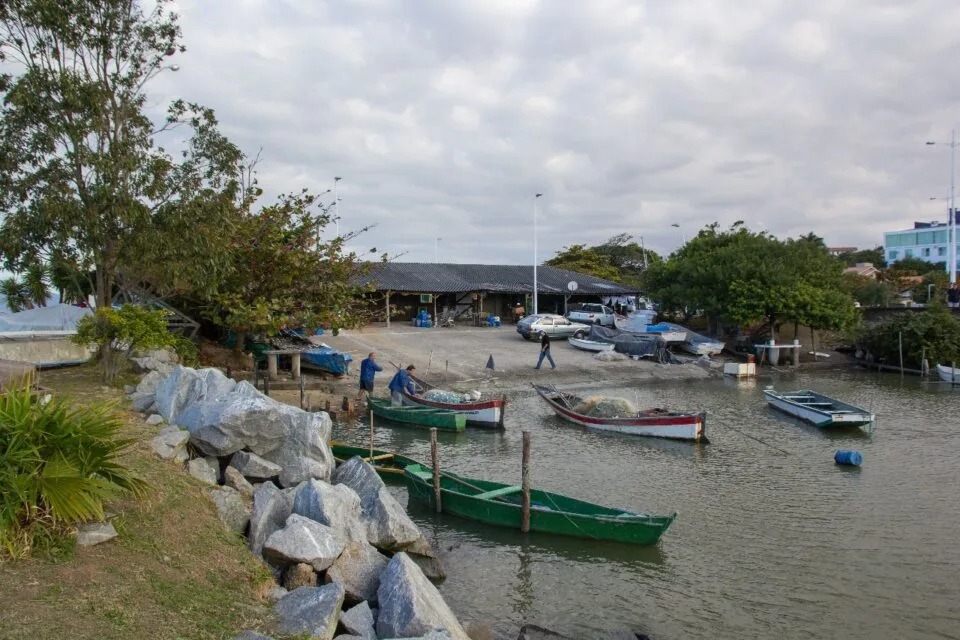 Termina na segunda-feira o prazo para pescadores artesanais se inscreverem em edital para ocupar boxes do Rancho Hilário Vieira