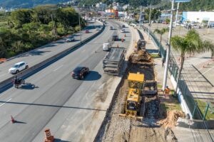 Triplicação da SC-401 avança 36% e primeira faixa extra deve ser entregue em dezembro