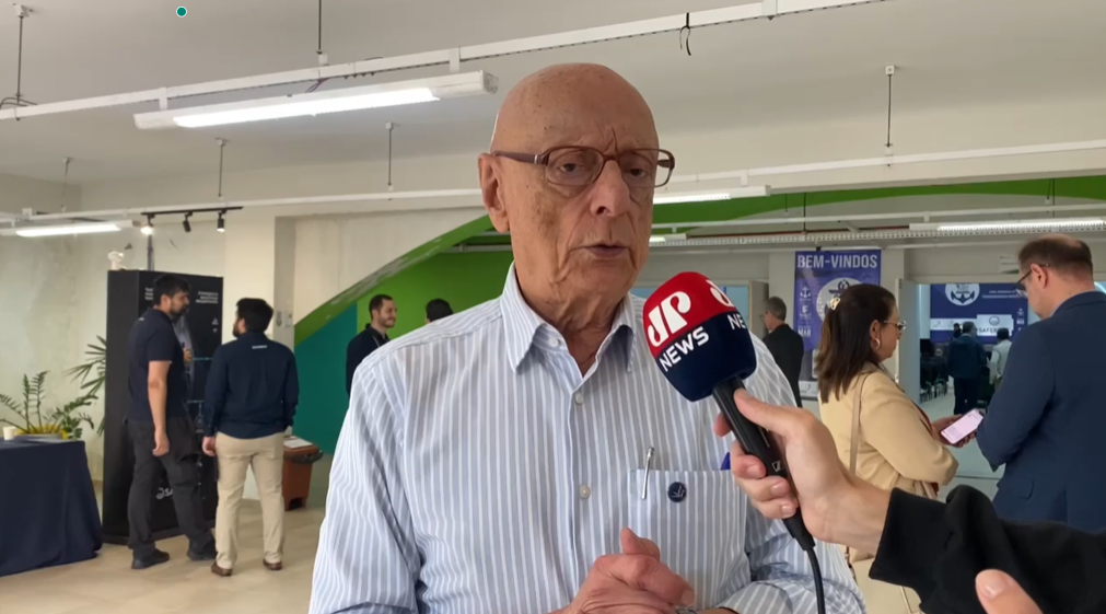 Amin sobe tom em cobranças e confirma atualizações sobre túnel no Morro dos Cavalos