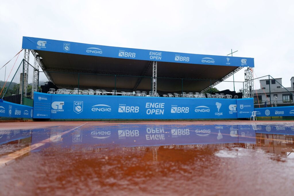 Imagem atual: ENGIE Open de tênis será retomado em Florianópolis nesta quarta, às 10h, após pausa de um dia devido às chuvas