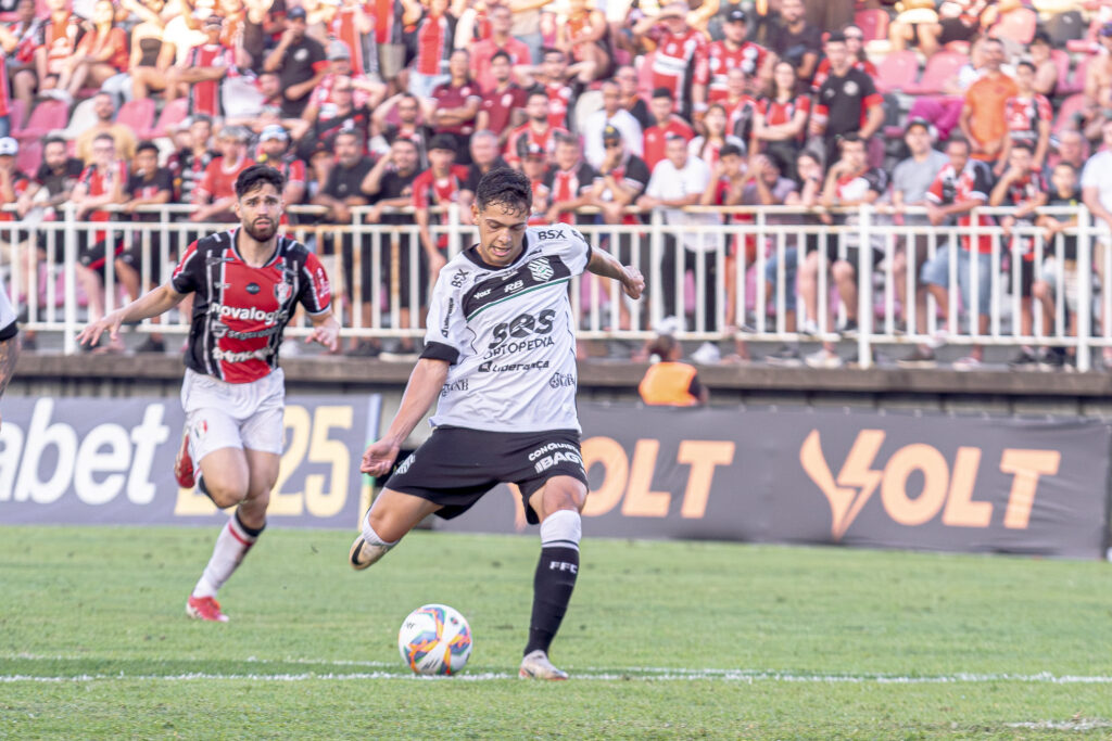 Imagem atual: Figueirense defende vantagem de três gols neste domingo para ser campeão da Copa SC contra o Joinville