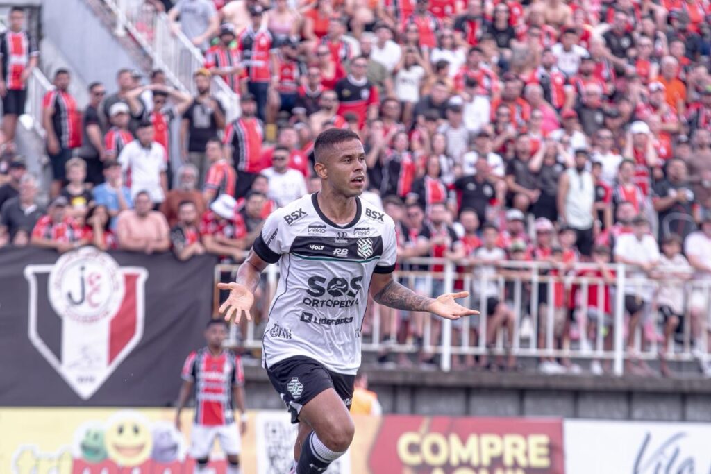Imagem atual: Figueirense faz 4x1 no Joinville fora de casa e abre enorme vantagem na final da Copa SC
