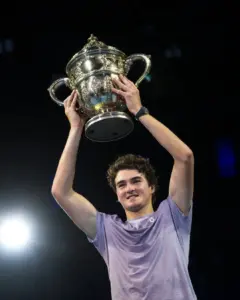 João Fonseca chega à 24ª posição da ATP e segue quebrando recordes na carreira