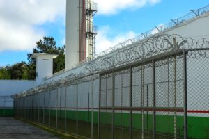 Projeto Antifacção: Câmara aprova emenda que retira direito ao voto de presos cumprindo pena