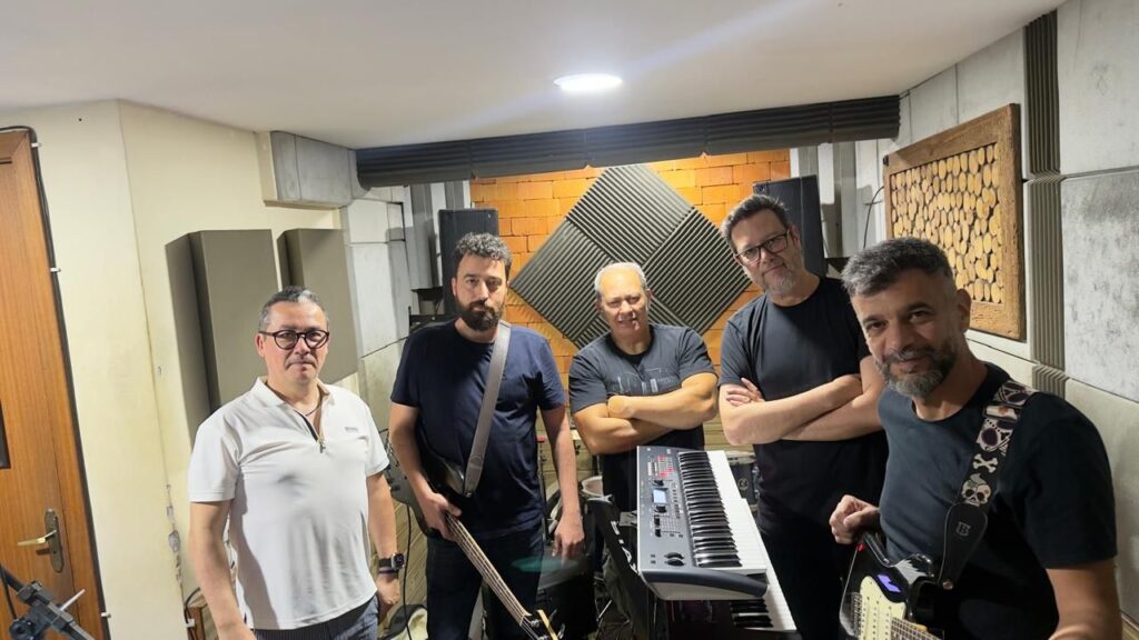 Banda BRITNIKS apresenta especial The Cure & The Smiths no Haoma, em Florianópolis