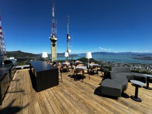 Camarote VIP Jovem Pan News encerra temporada com edição especial no rooftop da emissora