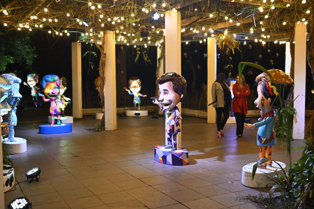 Caravana do Silvinho chega a Florianópolis com 45 esculturas que celebram o legado de Silvio Santos