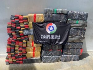 Carga milionária de 700 kg de maconha é apreendida em Santa Catarina