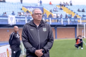 A um mês do Catarinense, conheça os treinadores dos 12 clubes participantes