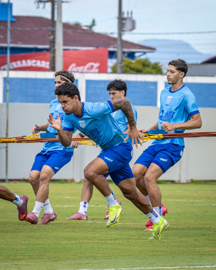 Imagem atual: Avaí reformula elenco para 2026 ainda com Zé Ricardo e grande participação dos jovens da base
