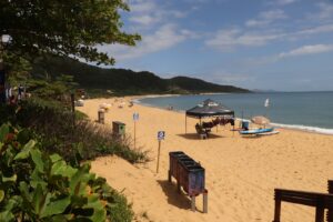 Três praias de Balneário Camboriú receberão Bandeira Azul em dezembro