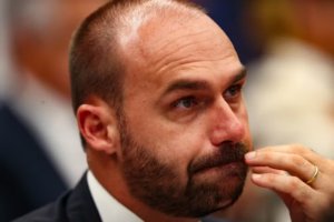 STF torna Eduardo Bolsonaro réu por coação; ex-parlamentar não tem mandato ou foro privilegiado