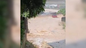 Família morre após carro ser levado por enxurrada em Palhoça