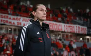 Filipe Luís, do Flamengo, vira primeiro treinador catarinense campeão brasileiro e da Libertadores e vai em busca do Intercontinental