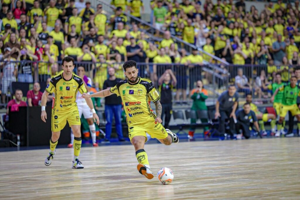 Imagem atual: Jaraguá decidirá a Liga Nacional de Futsal contra o Corinthians podendo se tornar o maior campeão da competição consecutivo