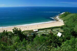 Desembargador libera nudismo na Praia do Pinho, em Balneário Camboriú 