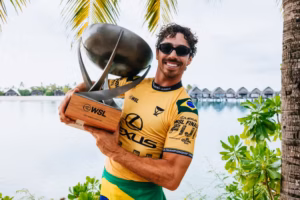 Radicado em Florianópolis, surfista Yago Dora concorre ao prêmio de Melhor Atleta do Ano do COB